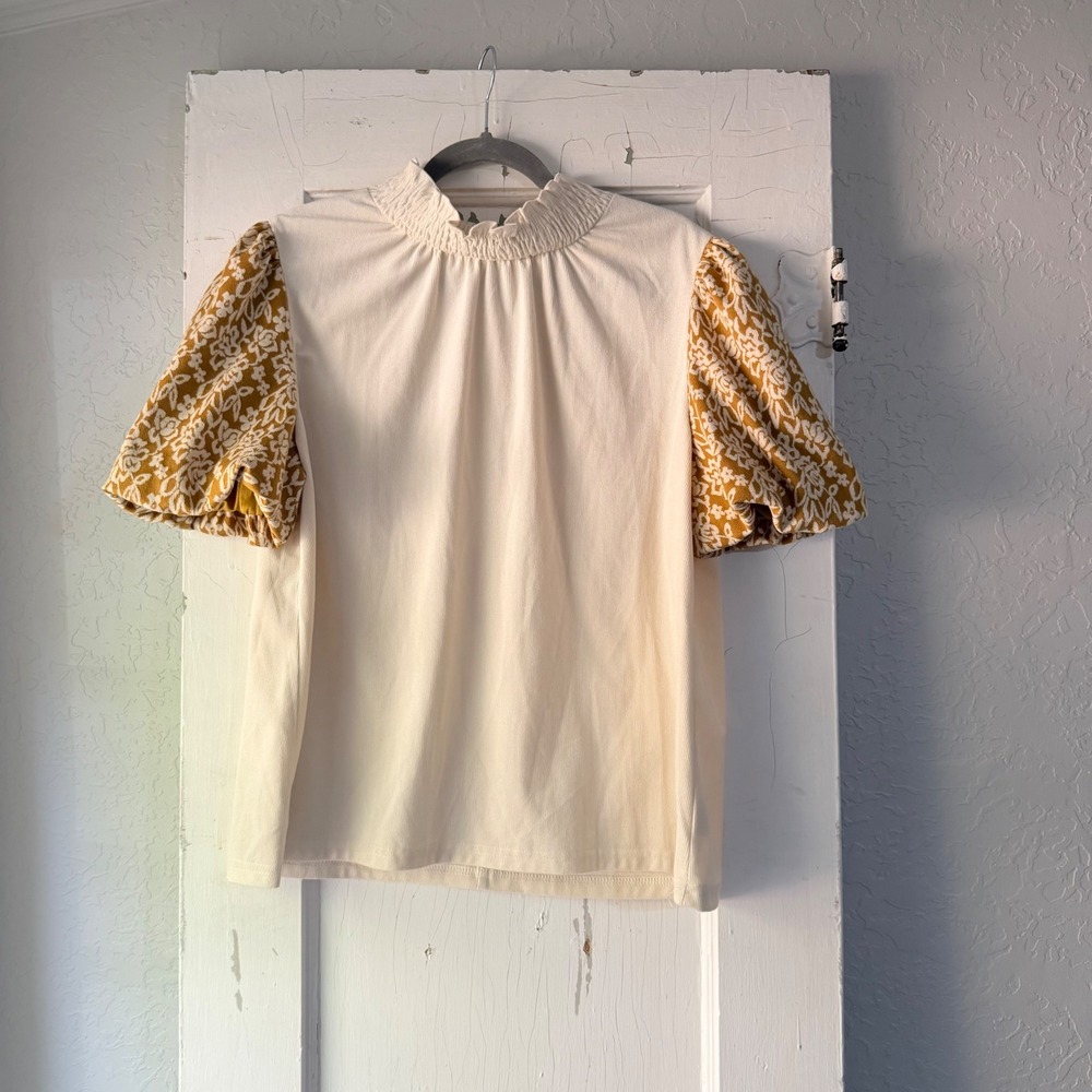 VOY Cream Corduroy Puff Sleeve Floral Smocked Neck Top Large 32190-1